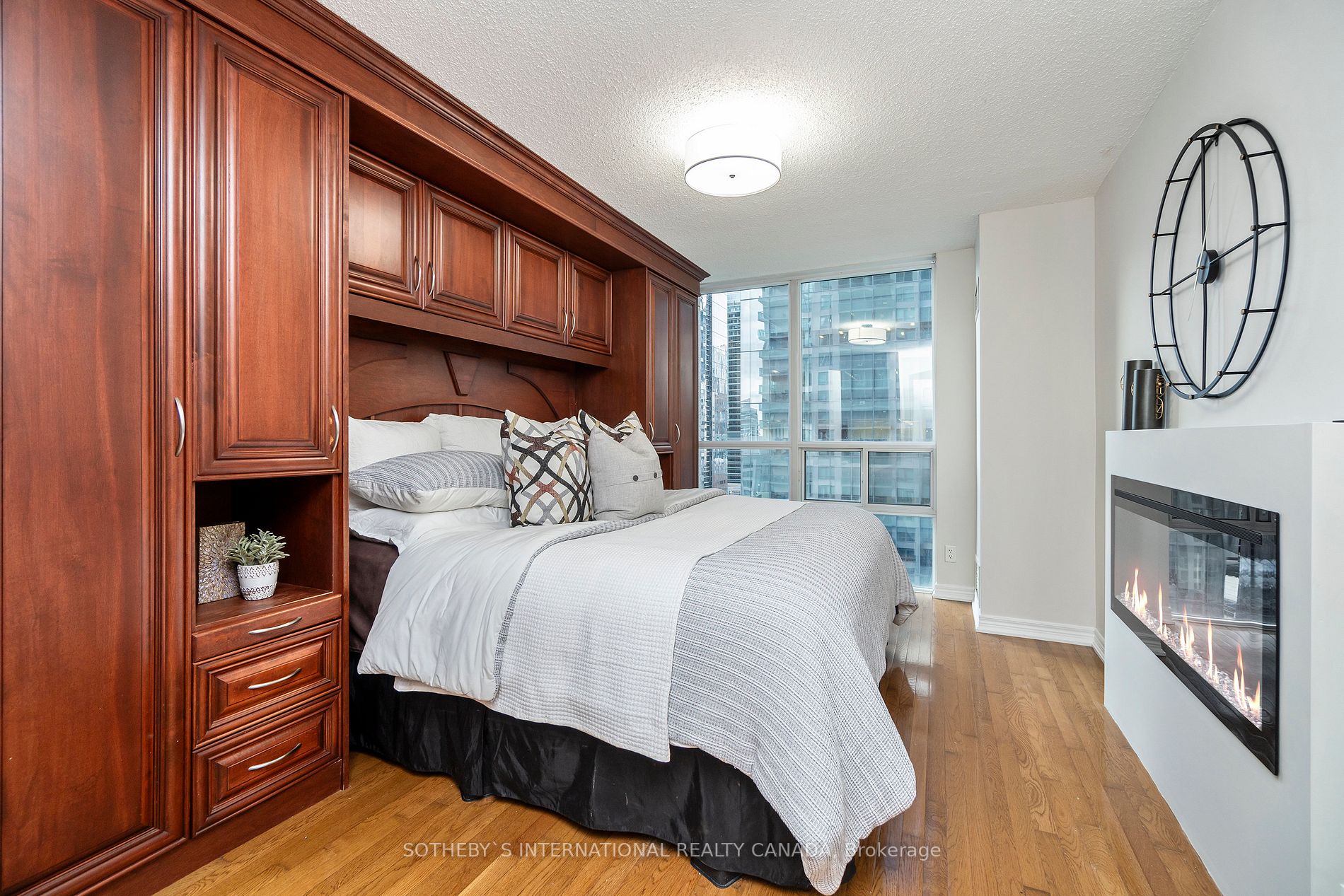 30 Grand Trunk Cres, #2206
