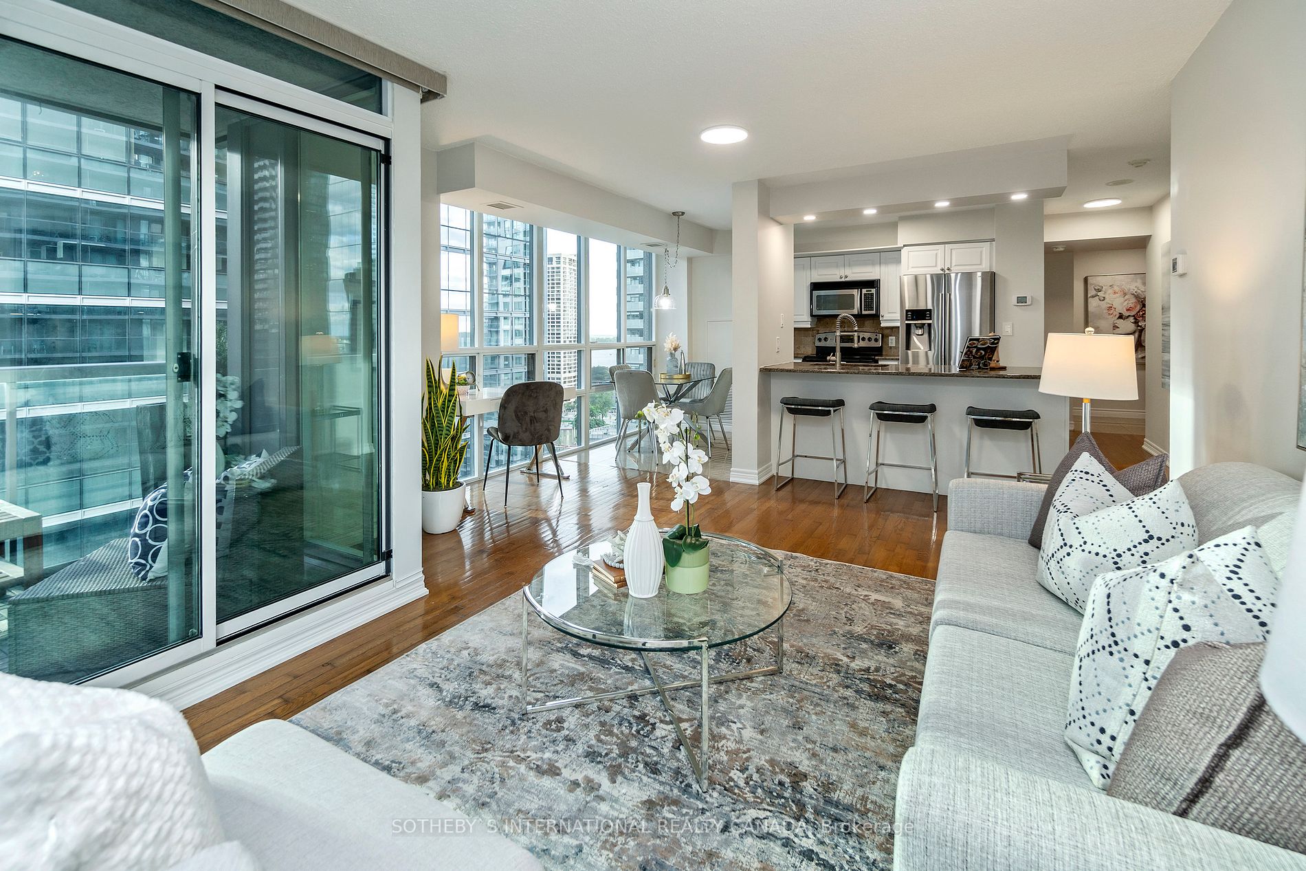30 Grand Trunk Cres, #2206