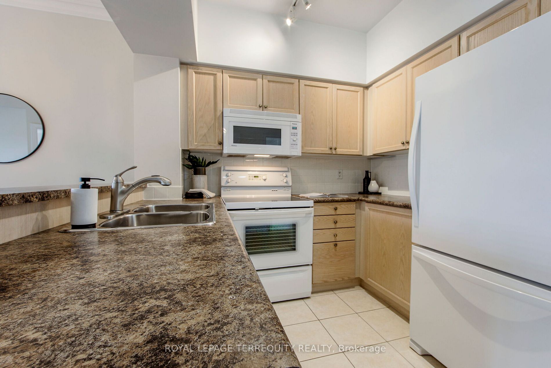 Listing C7004672 - Large Photo # 14