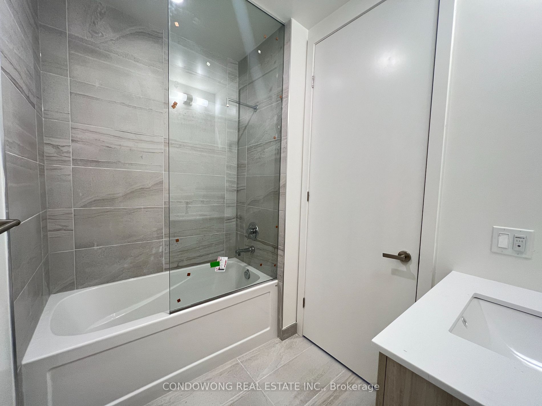 138 Downes Street, #PH210