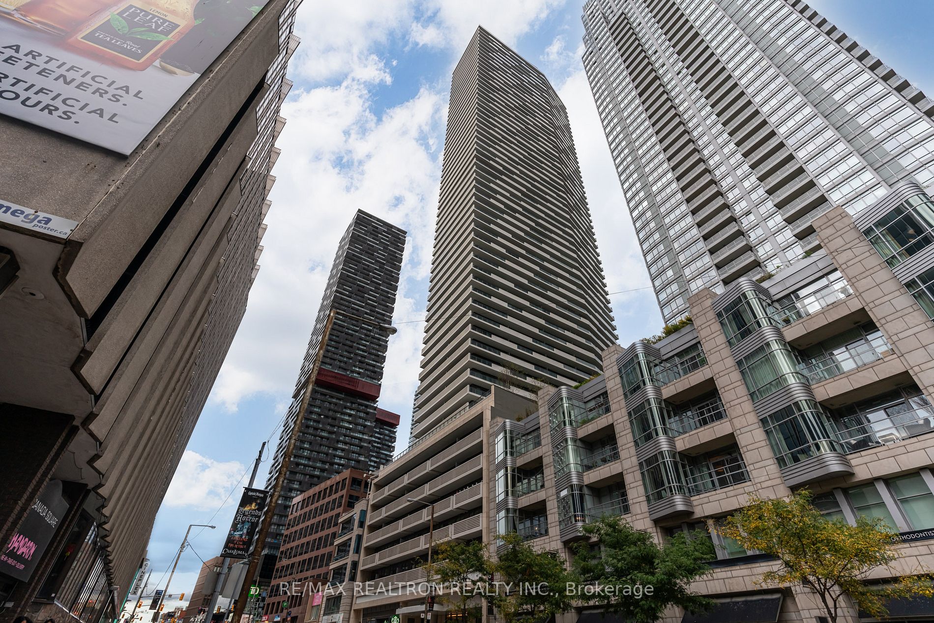 2221 Yonge St, #2911