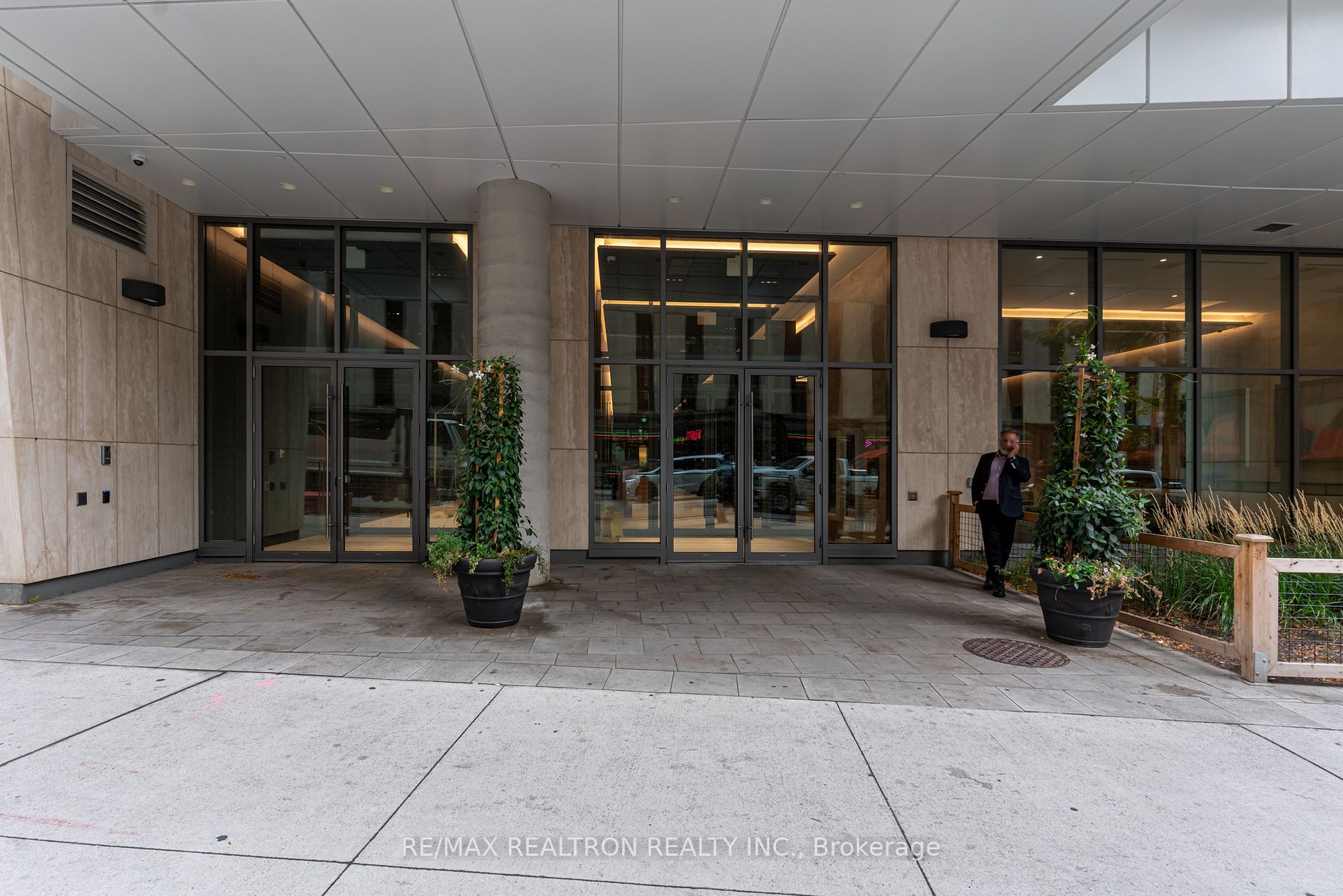 2221 Yonge St, #2911