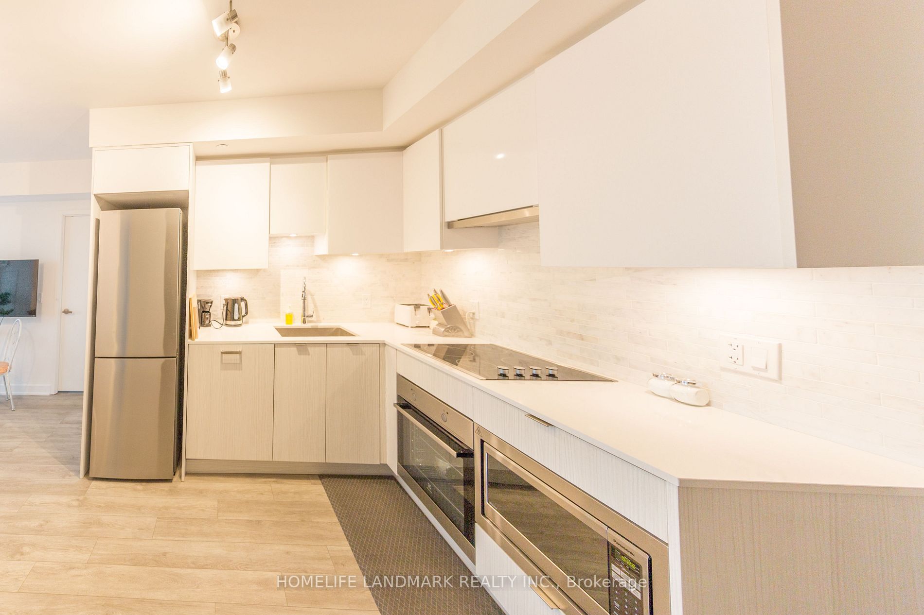 195 Redpath Ave, #3106