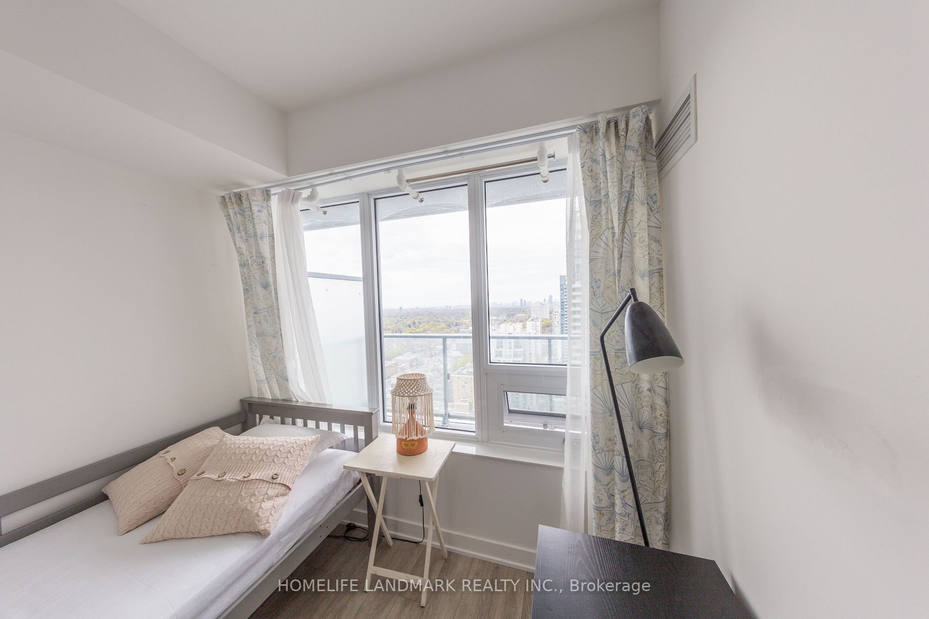 195 Redpath Ave, #3106