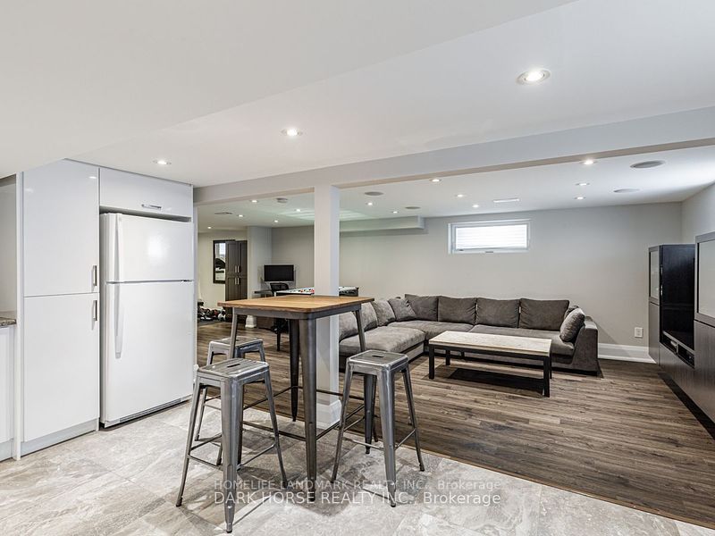 8 Dunsmore Gdns