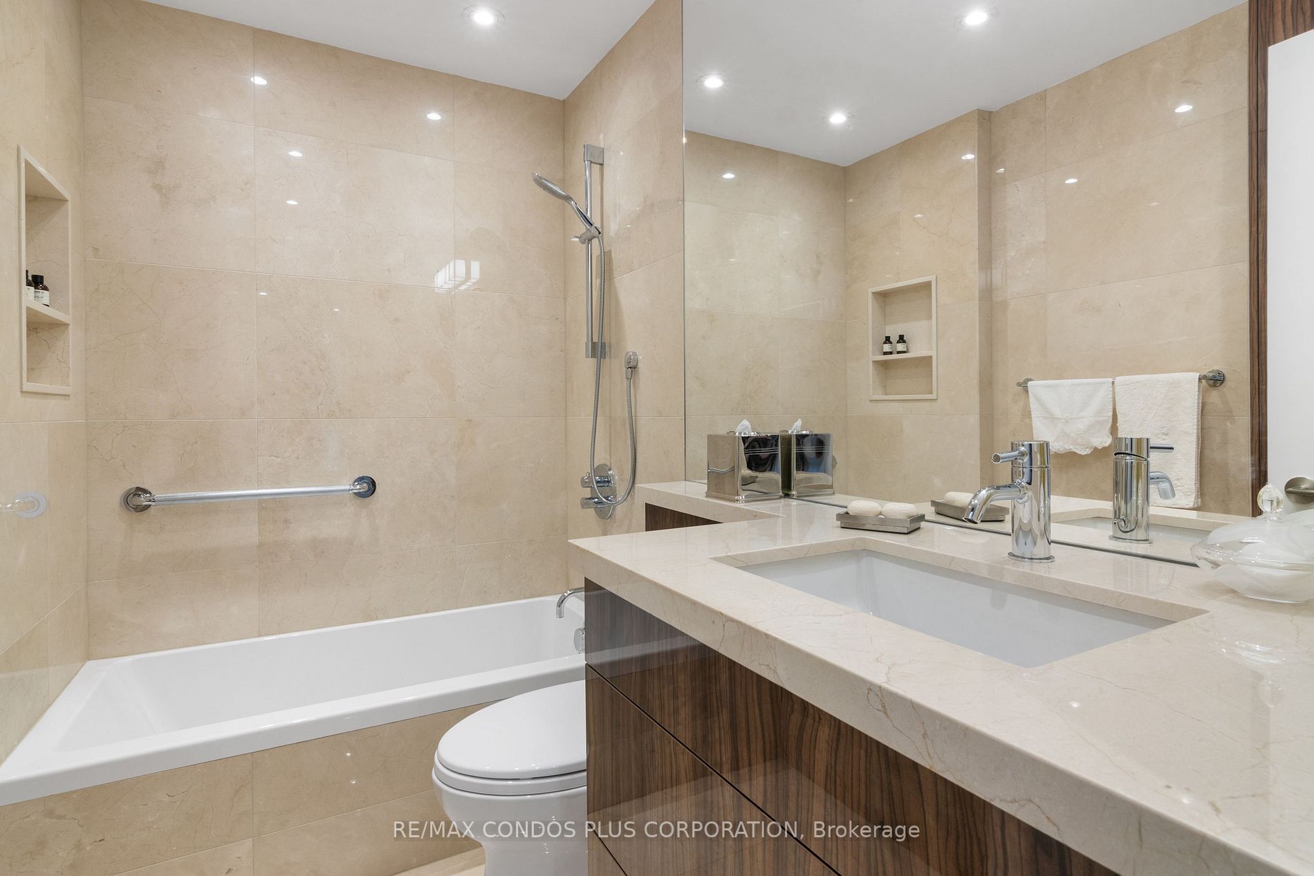 500 Avenue Rd, #1401