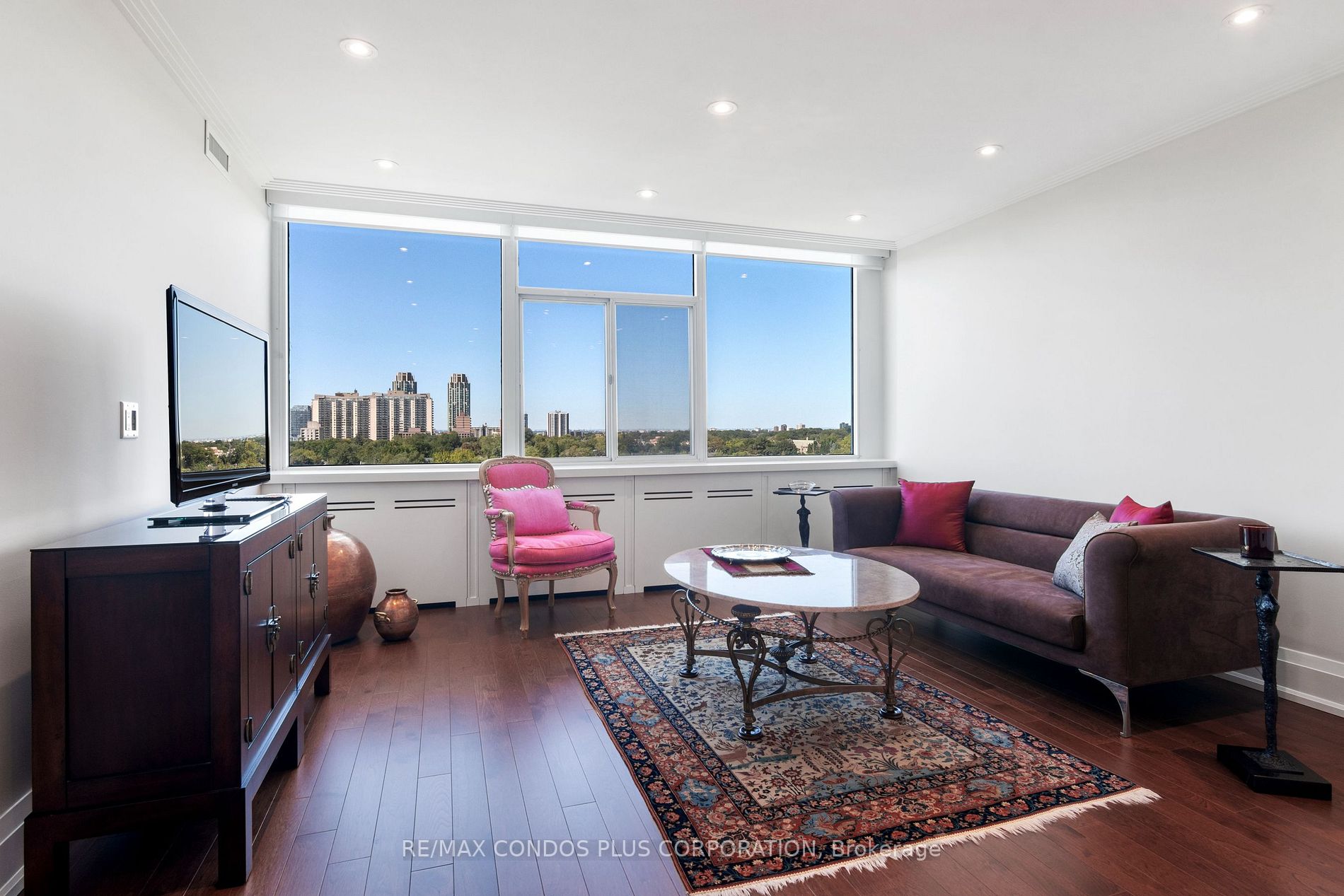 500 Avenue Rd, #1401