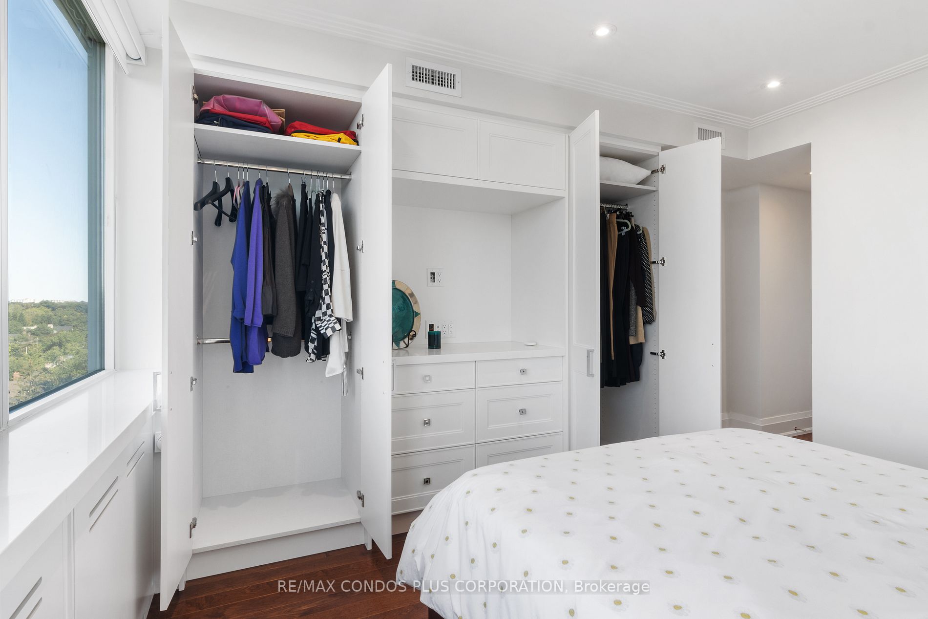 500 Avenue Rd, #1401