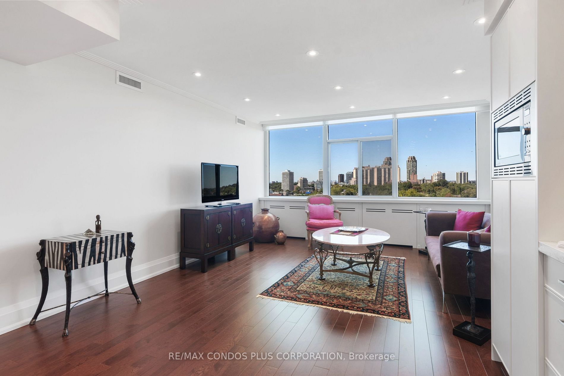 500 Avenue Rd, #1401
