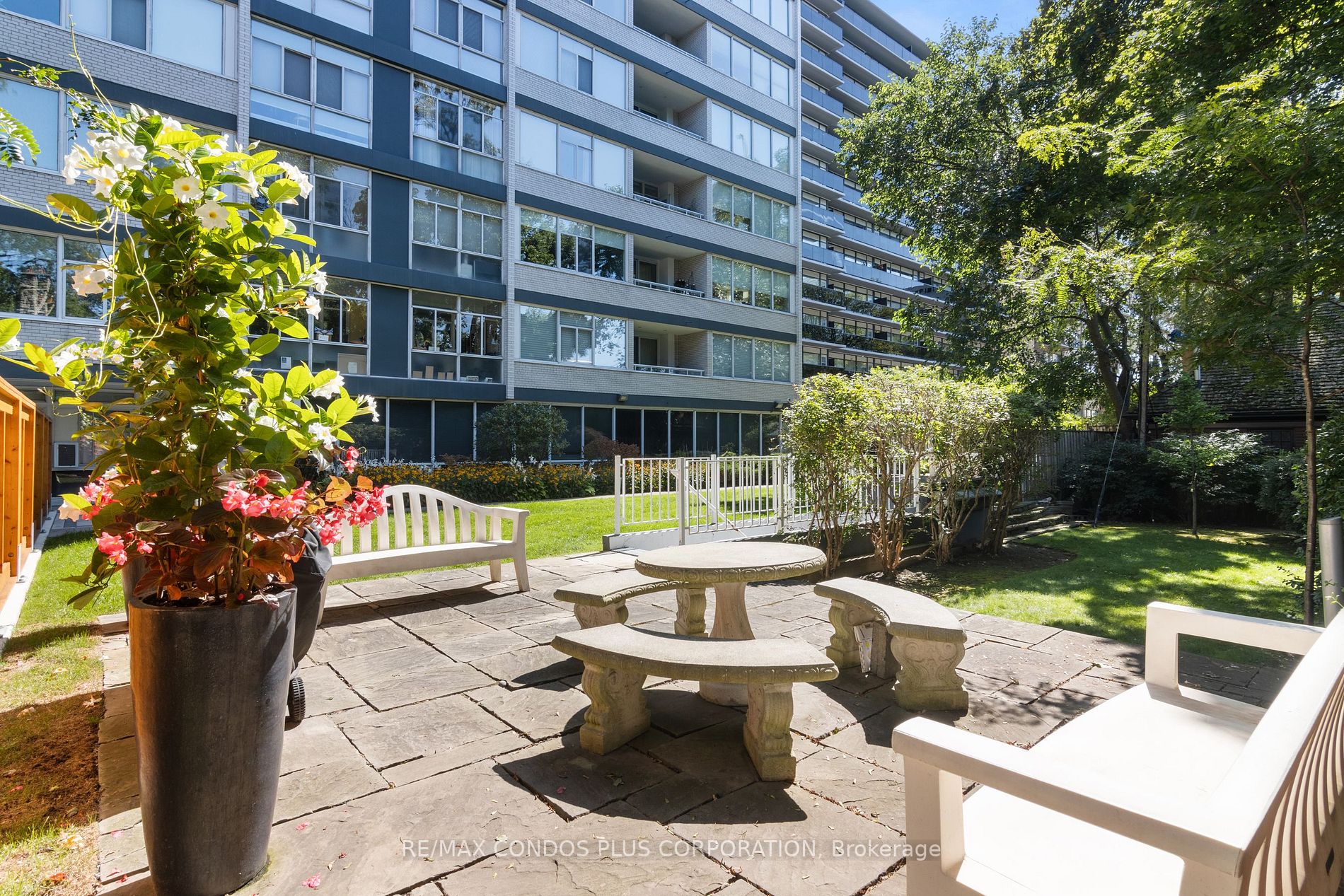 500 Avenue Rd, #1401