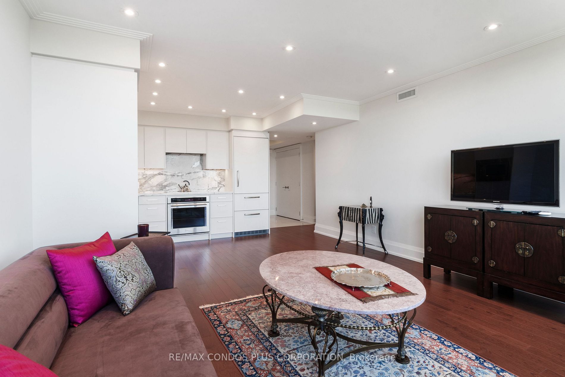 500 Avenue Rd, #1401