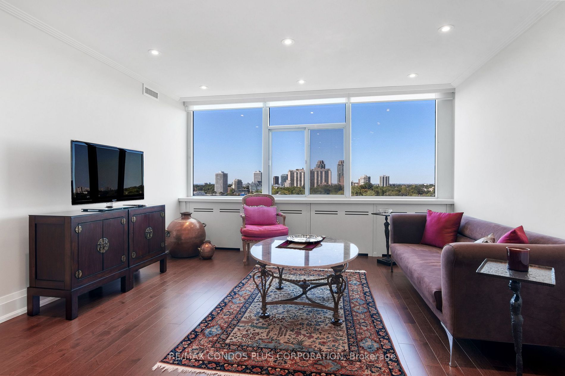 500 Avenue Rd, #1401