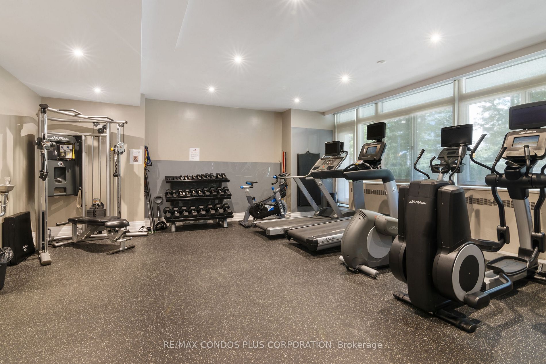 500 Avenue Rd, #1401