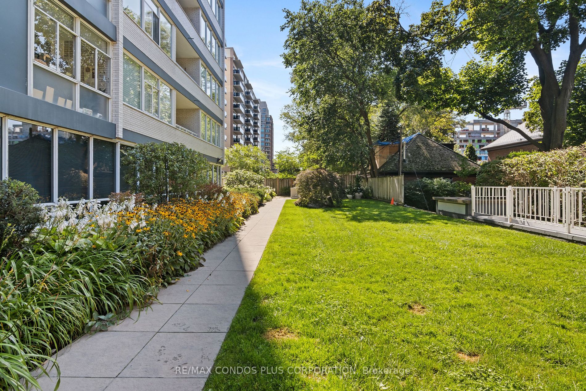 500 Avenue Rd, #1401