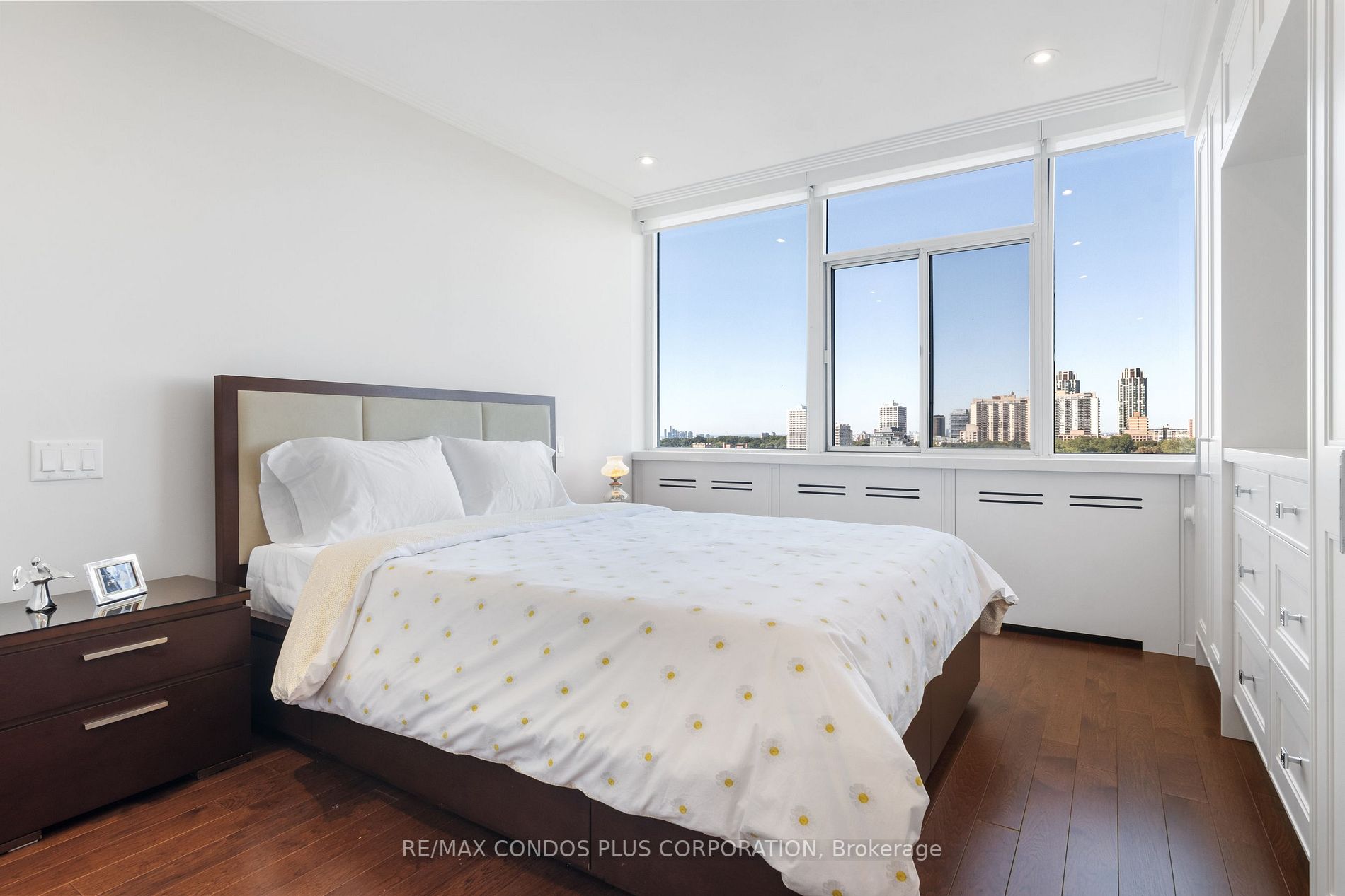 500 Avenue Rd, #1401