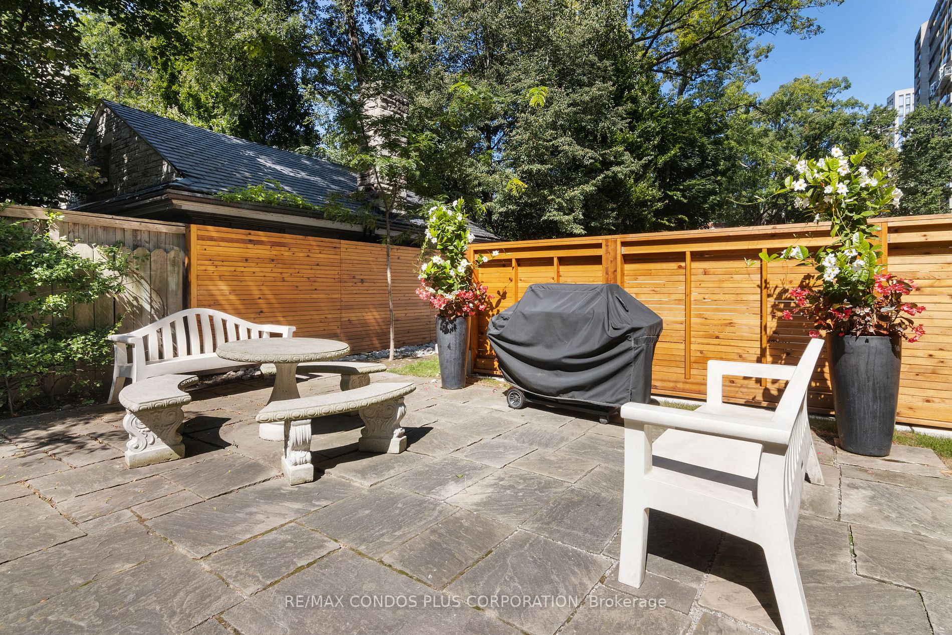 500 Avenue Rd, #1401