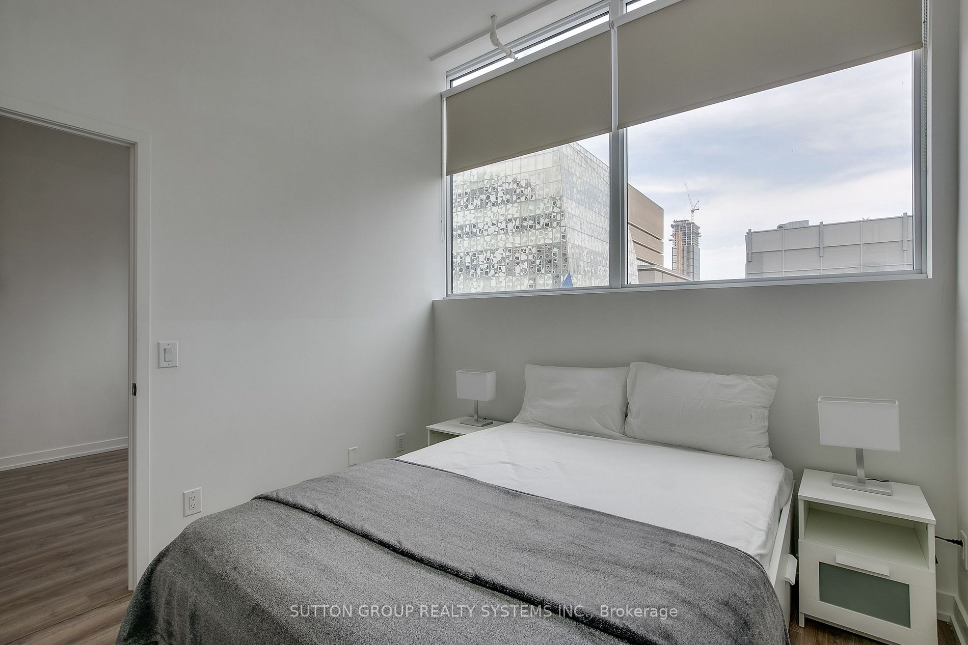 20 Edward St, #404
