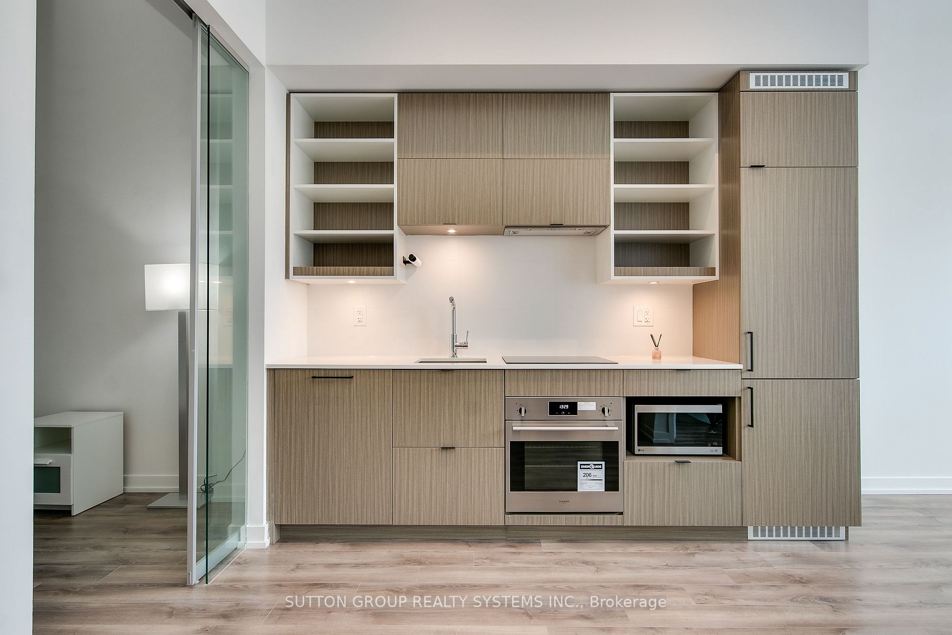 20 Edward St, #404