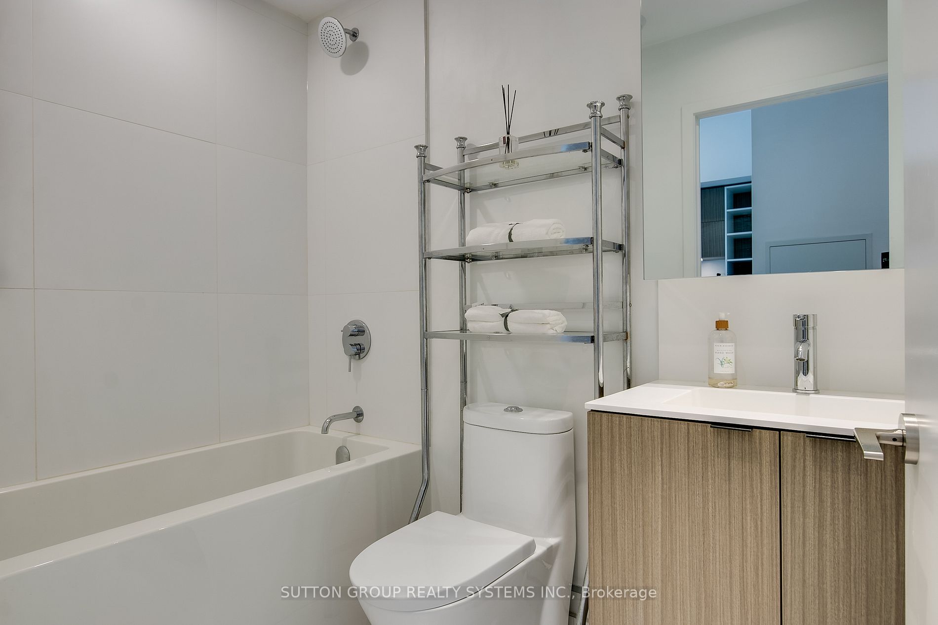 20 Edward St, #404