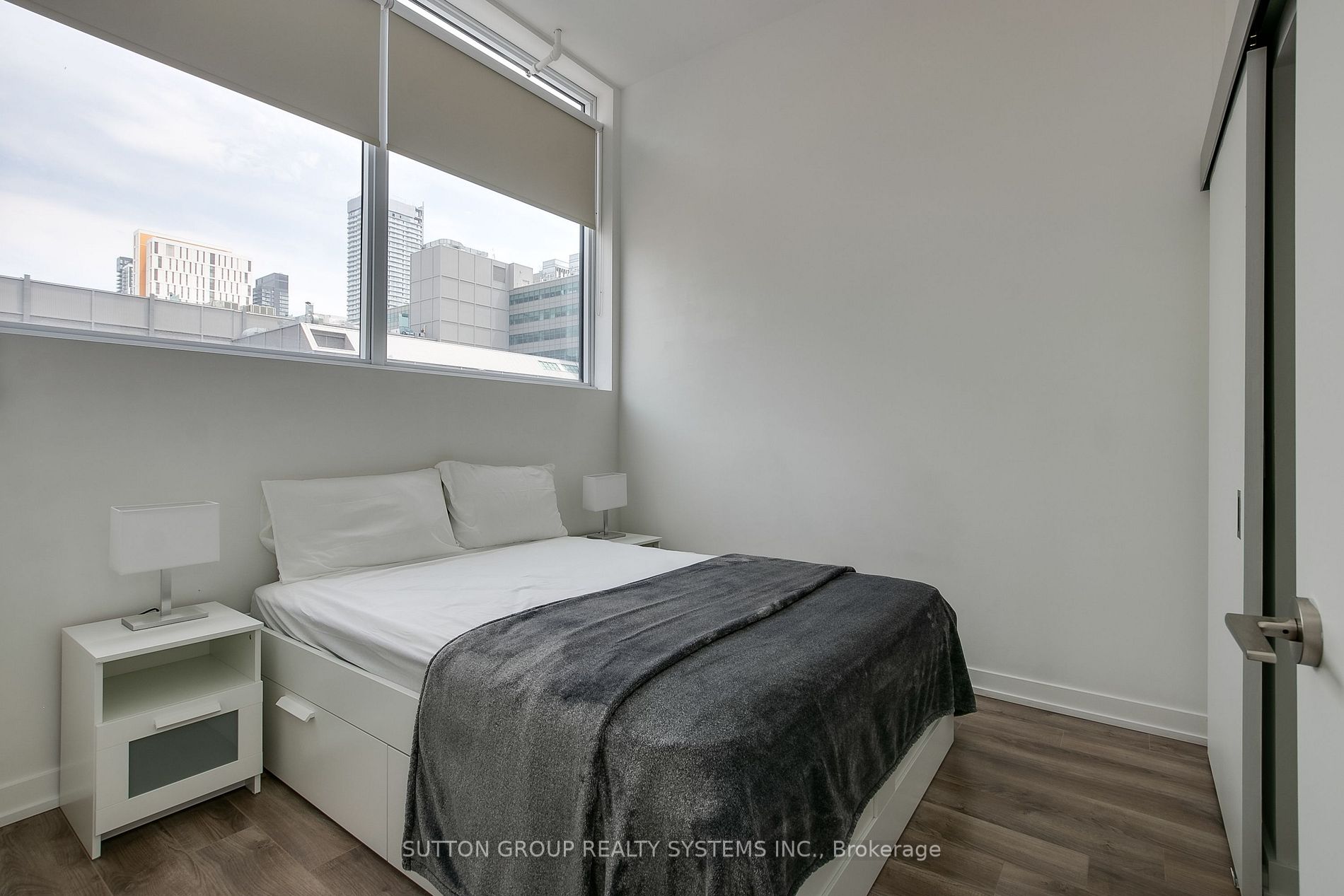 20 Edward St, #404