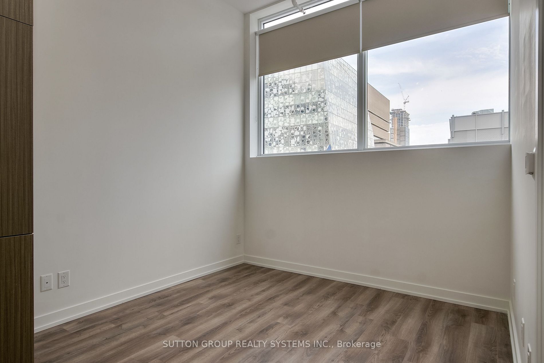 20 Edward St, #404
