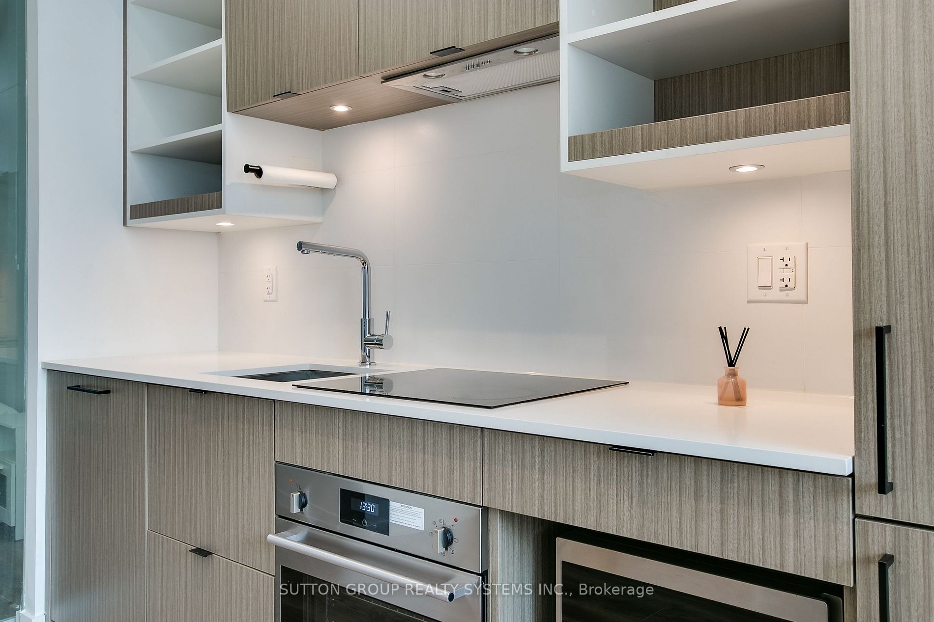 20 Edward St, #404