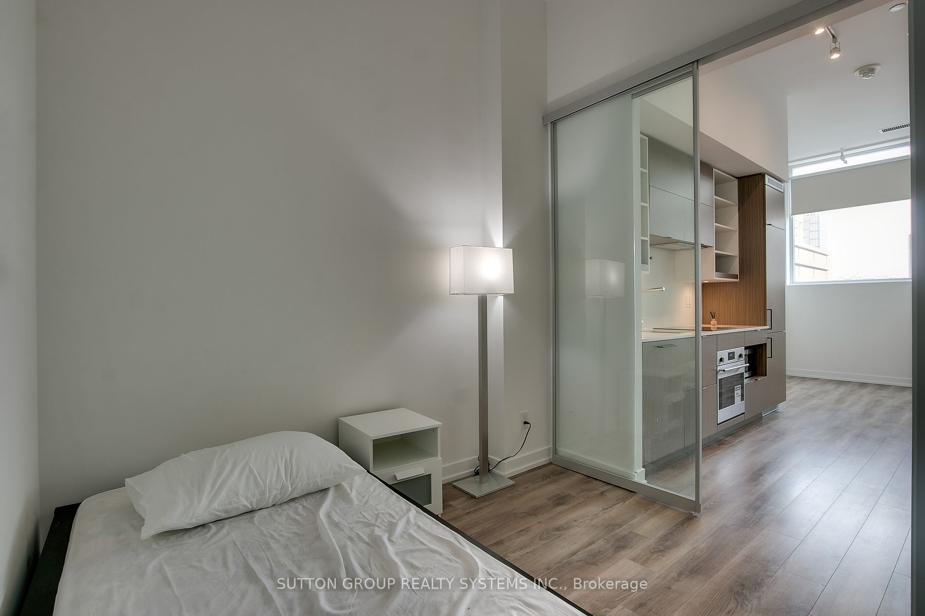 20 Edward St, #404