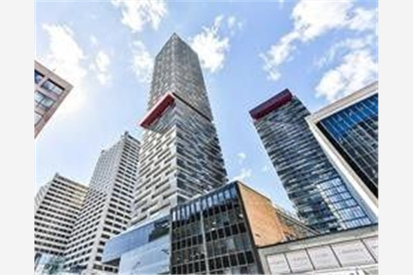 8 Eglinton Ave E, Toronto