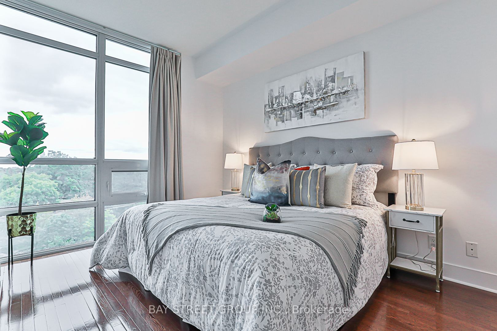 26 Norton Avenue, #803