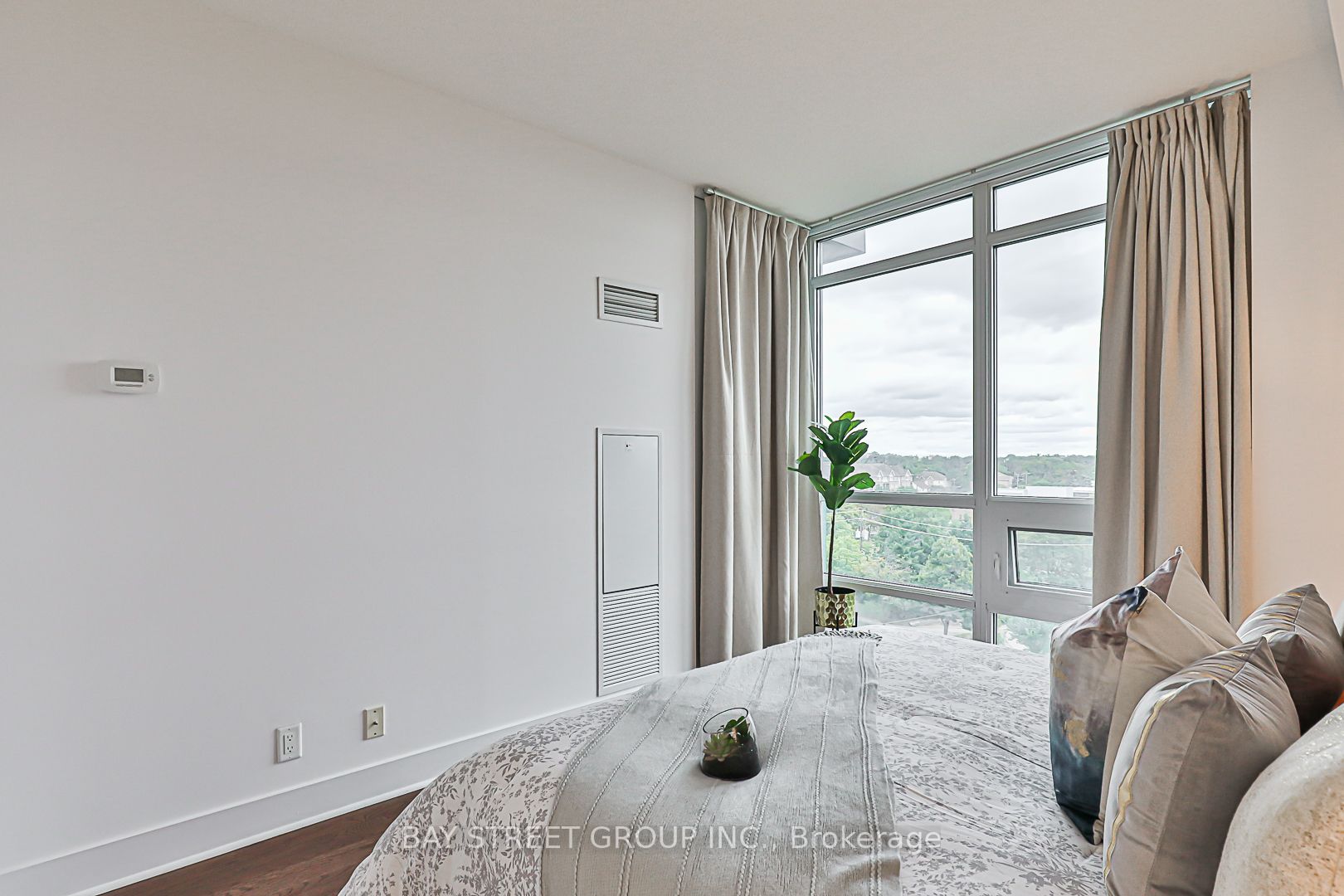 26 Norton Avenue, #803
