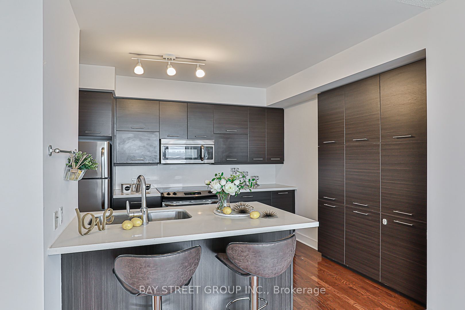 26 Norton Avenue, #803