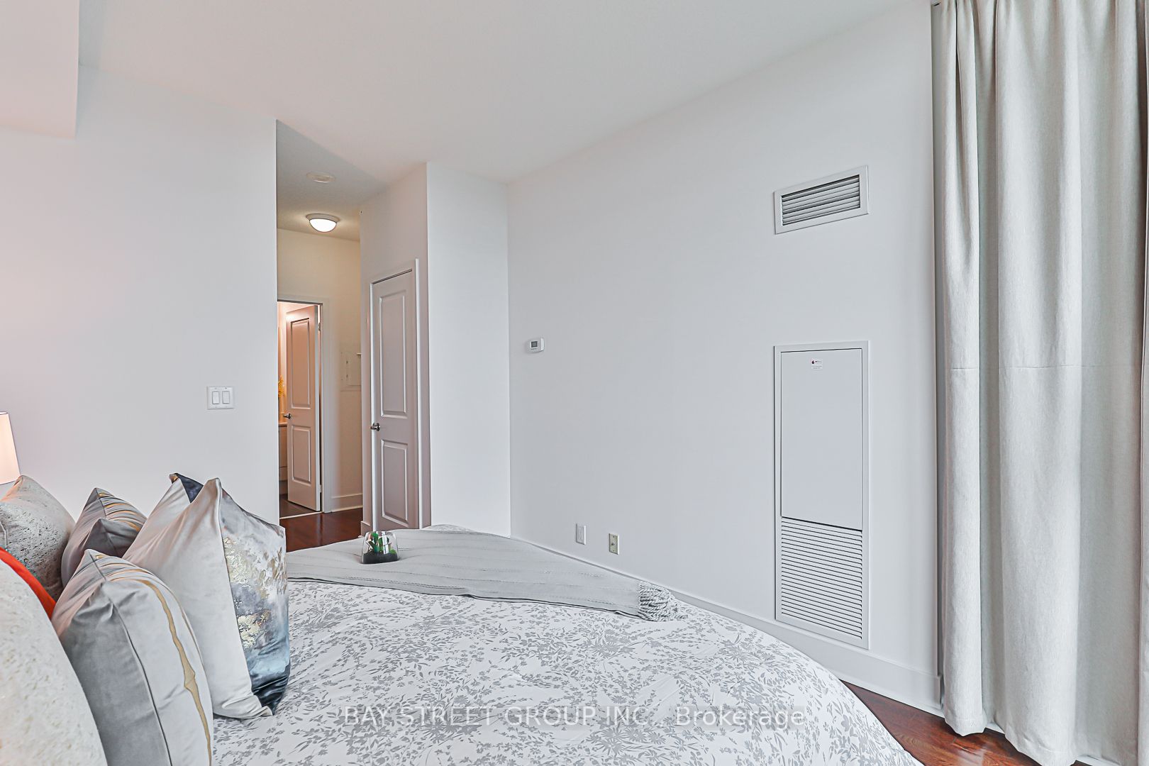 26 Norton Avenue, #803
