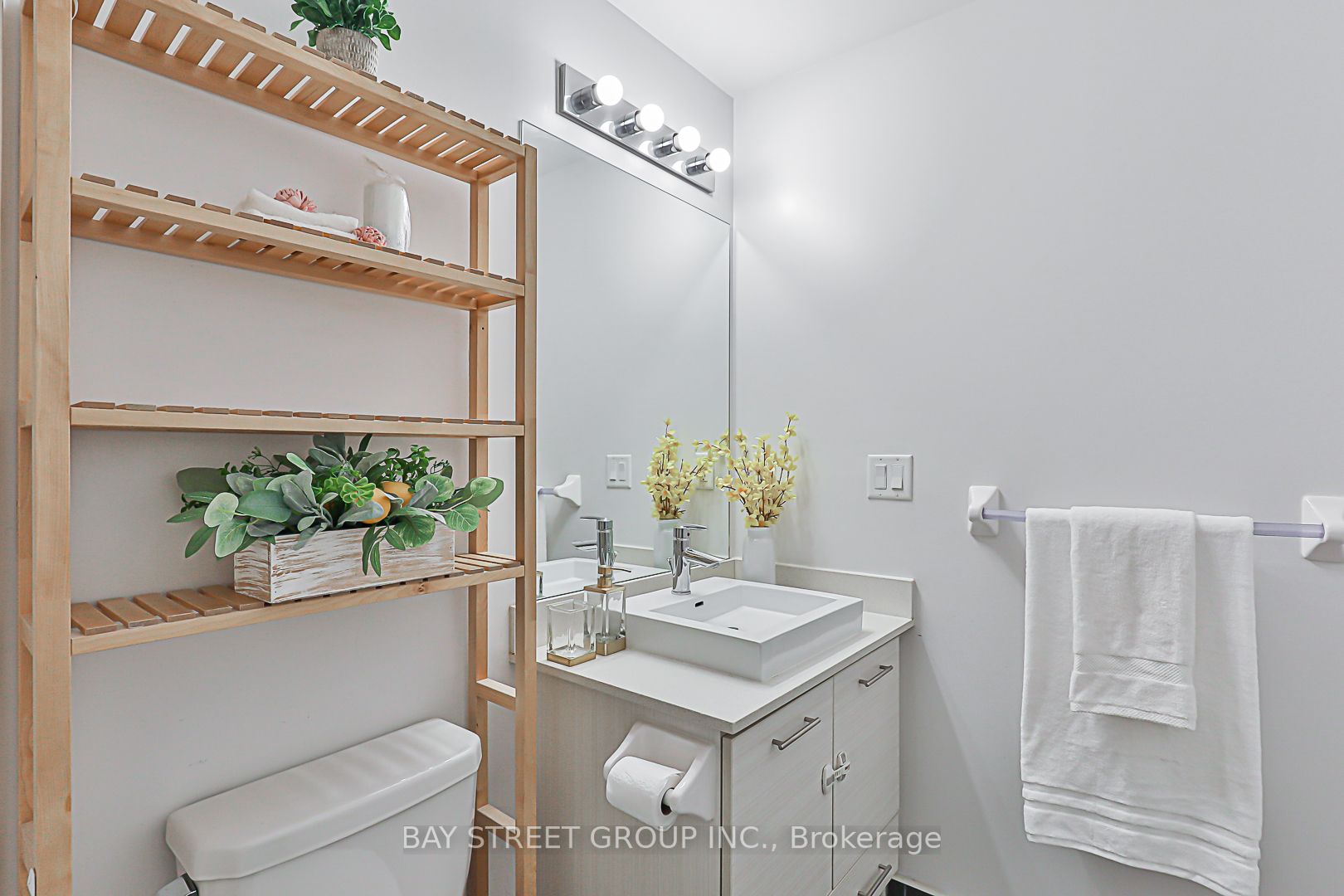 26 Norton Avenue, #803