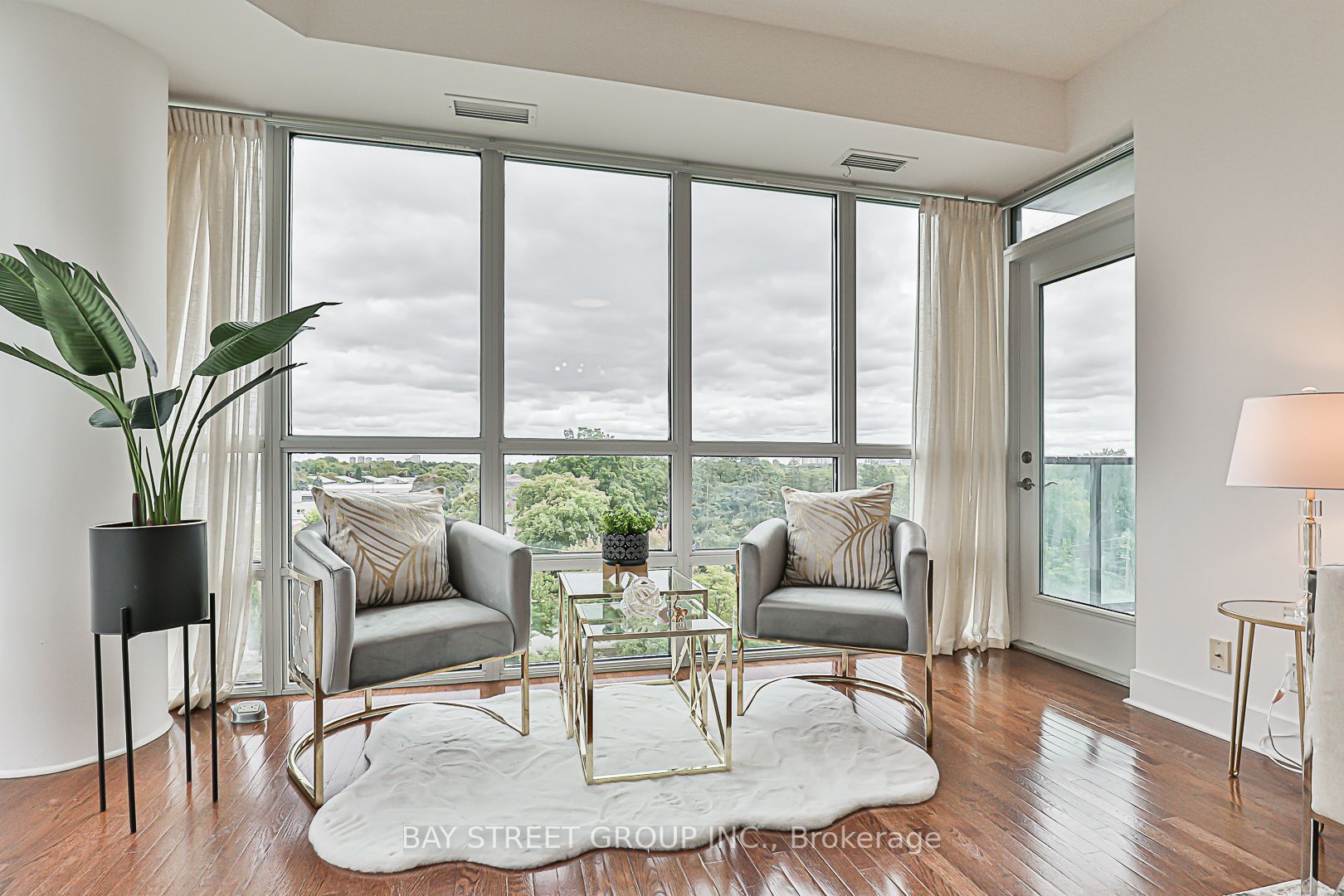 26 Norton Avenue, #803