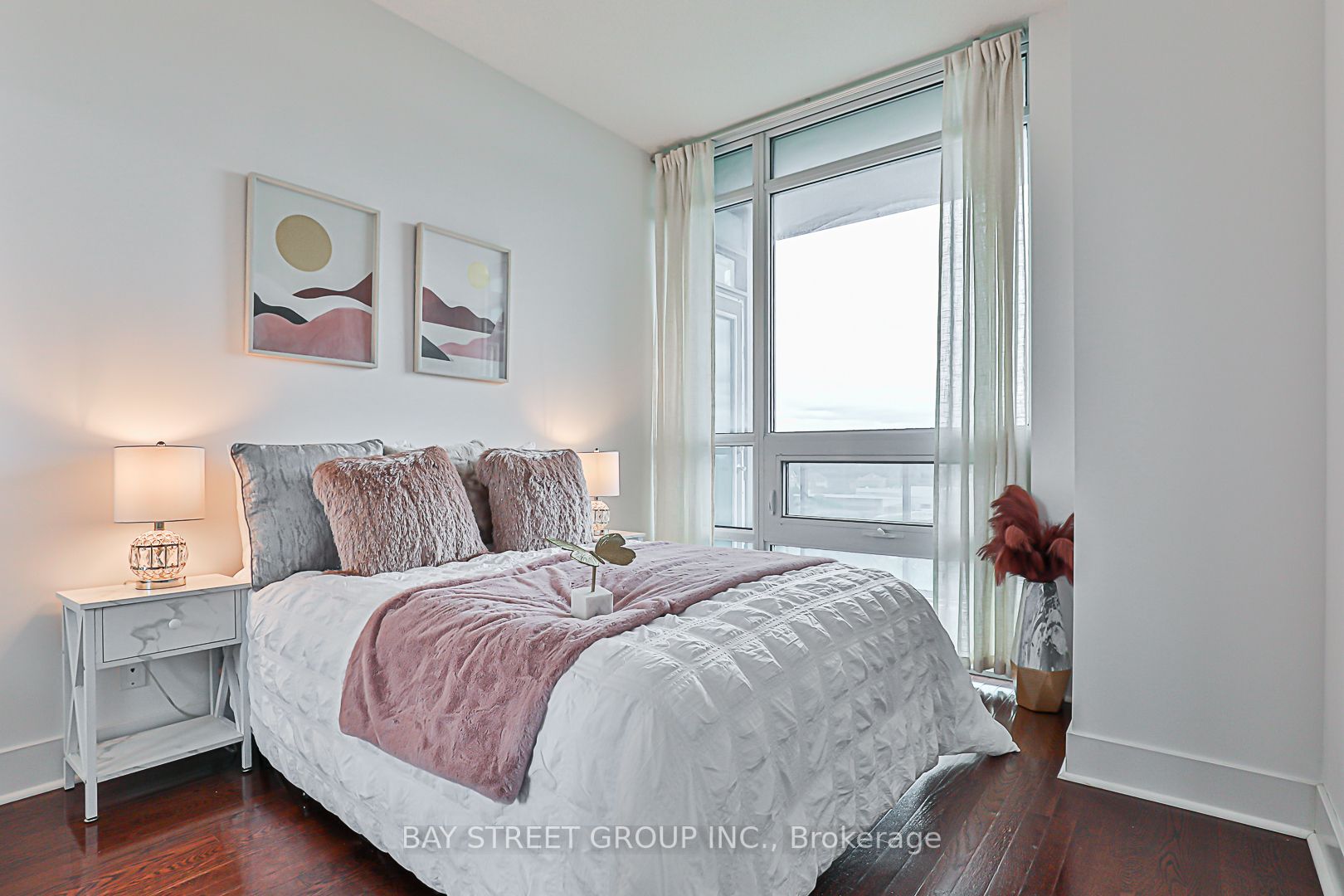 26 Norton Avenue, #803