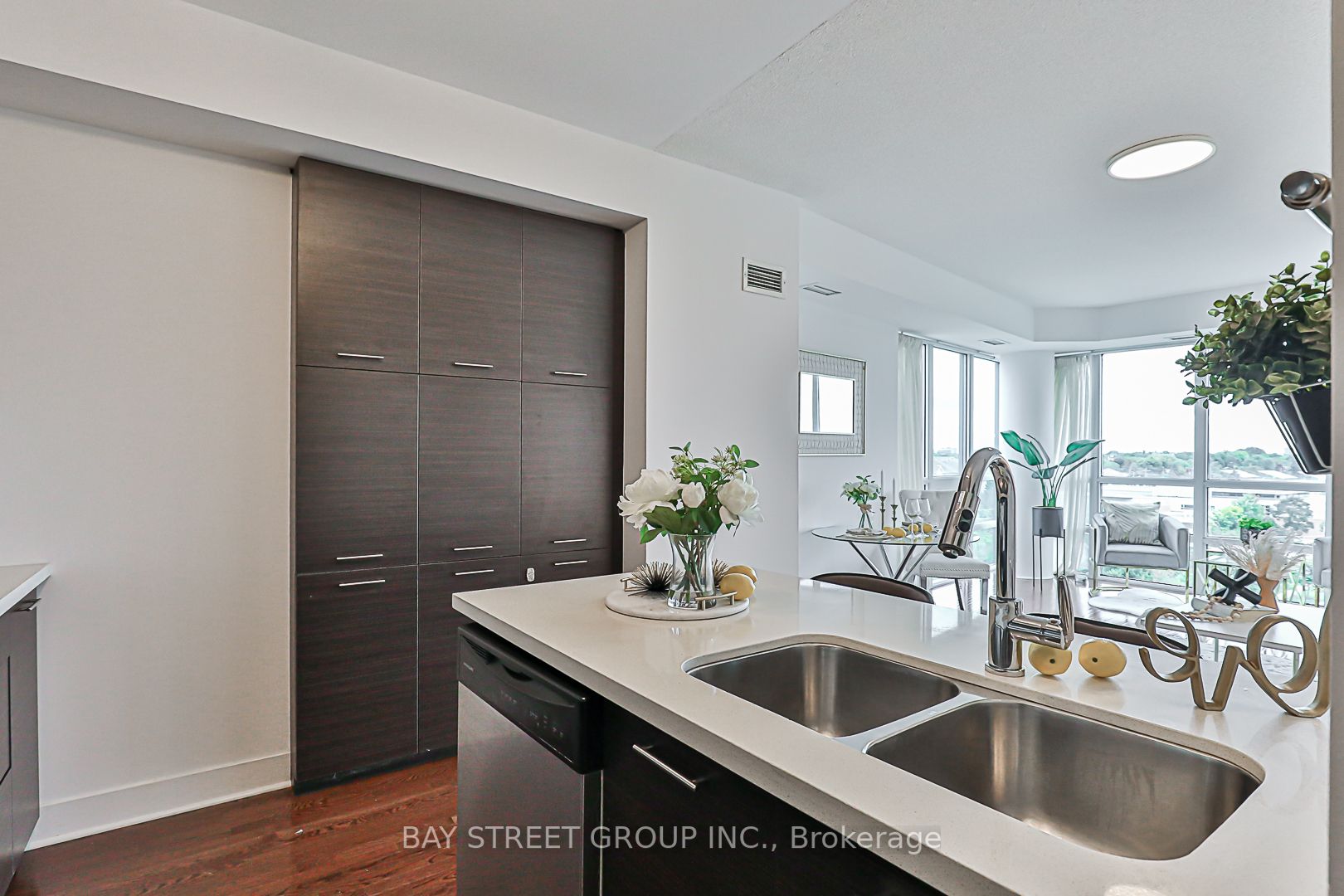 26 Norton Avenue, #803