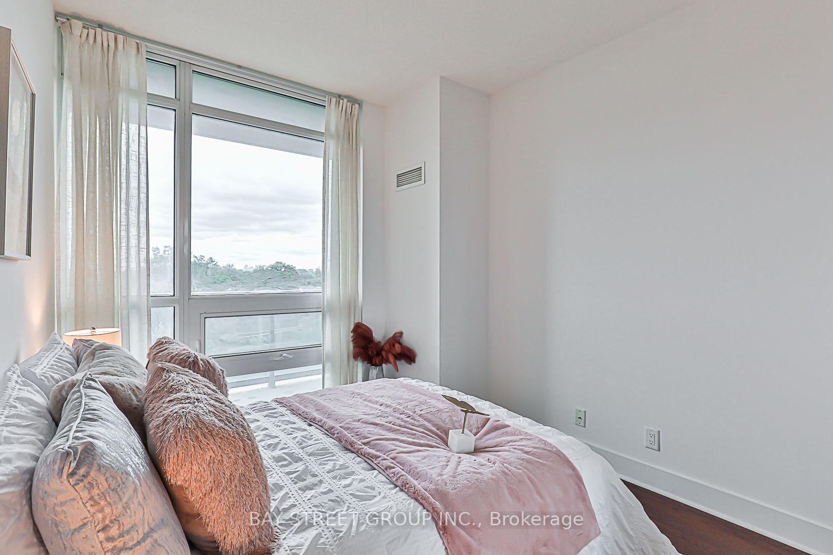 26 Norton Avenue, #803