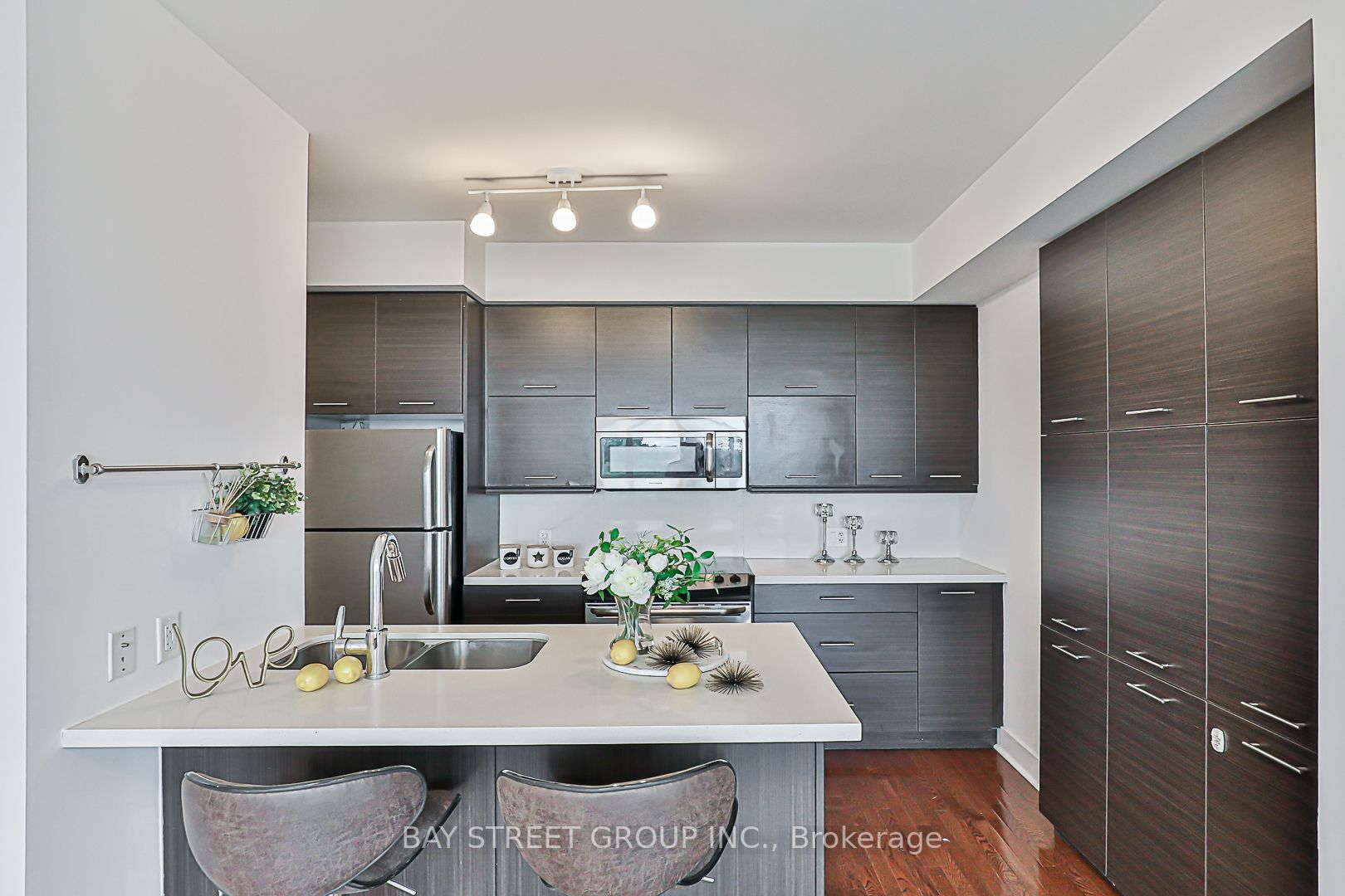 26 Norton Avenue, #803
