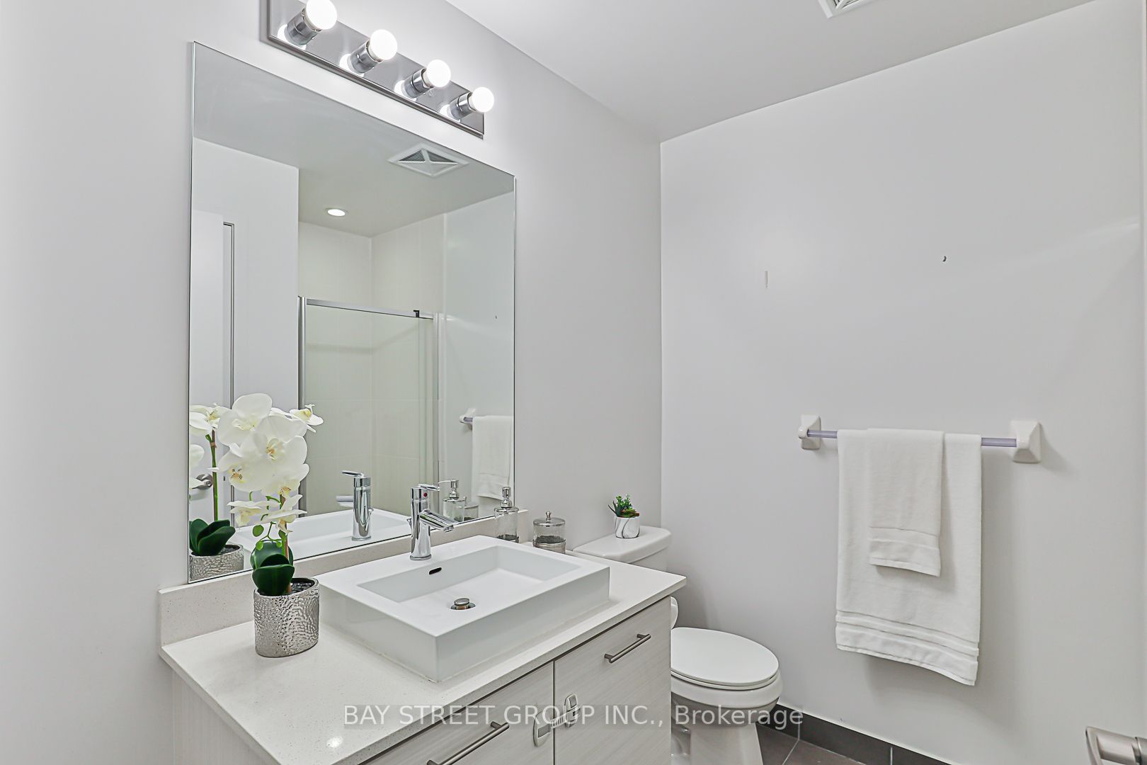 26 Norton Avenue, #803