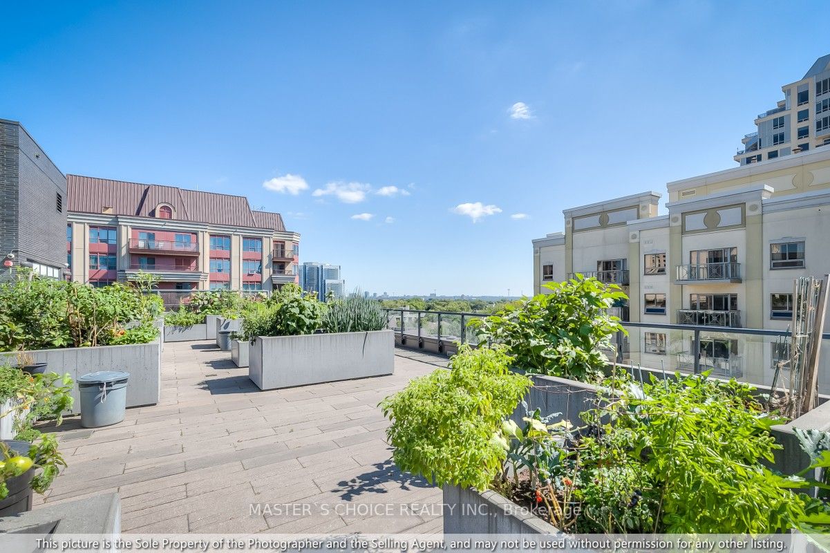 18 Rean Dr, #606