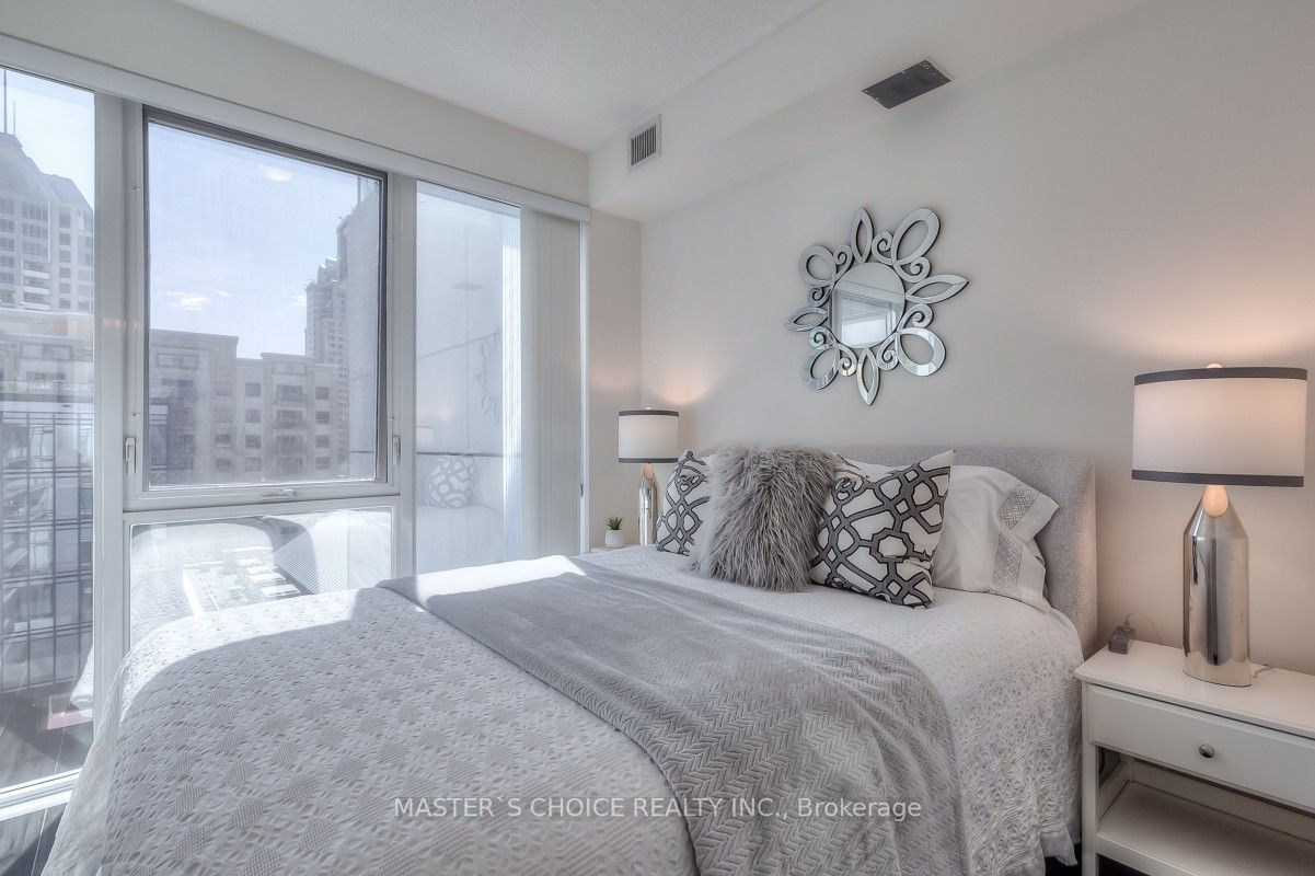 18 Rean Dr, #606