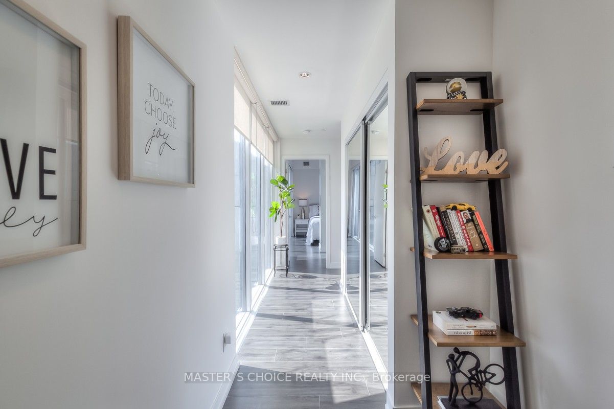 18 Rean Dr, #606