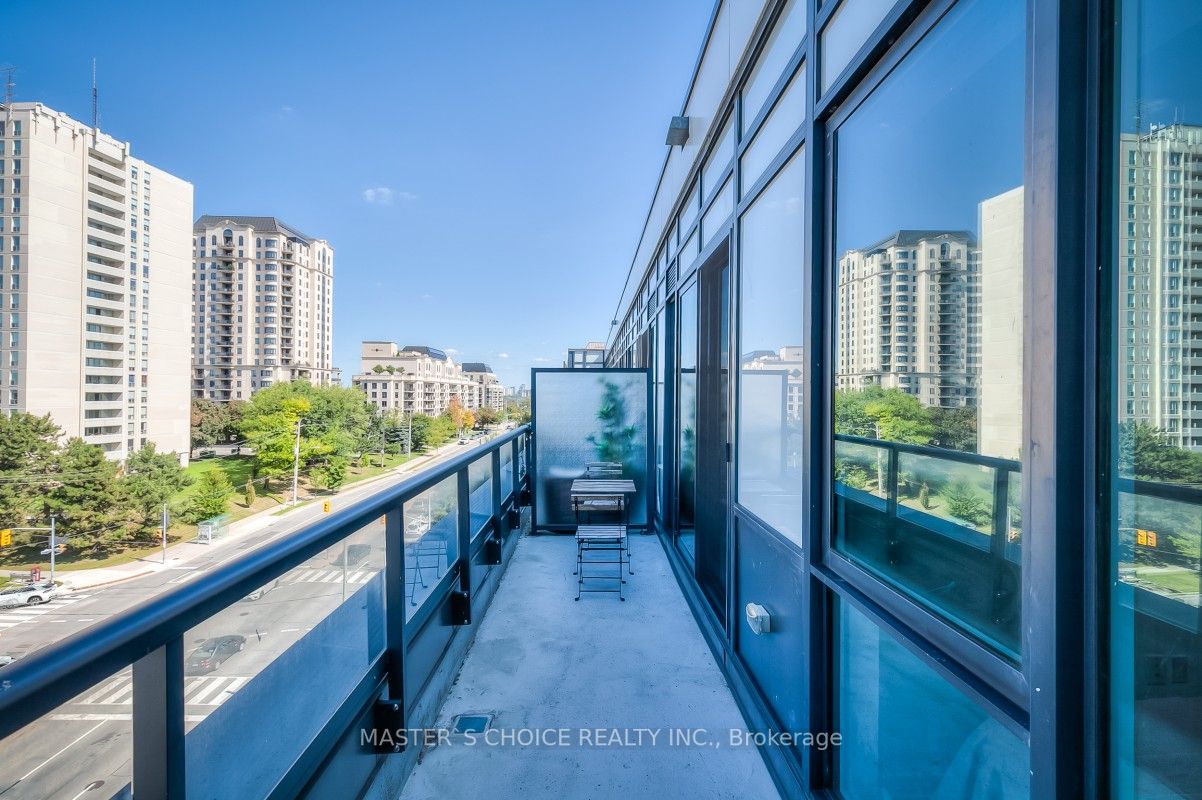 18 Rean Dr, #606