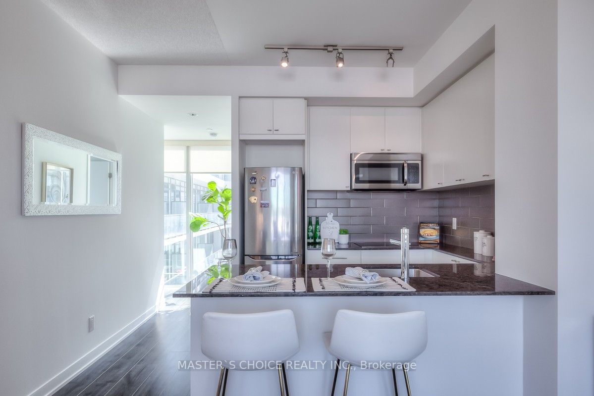 18 Rean Dr, #606