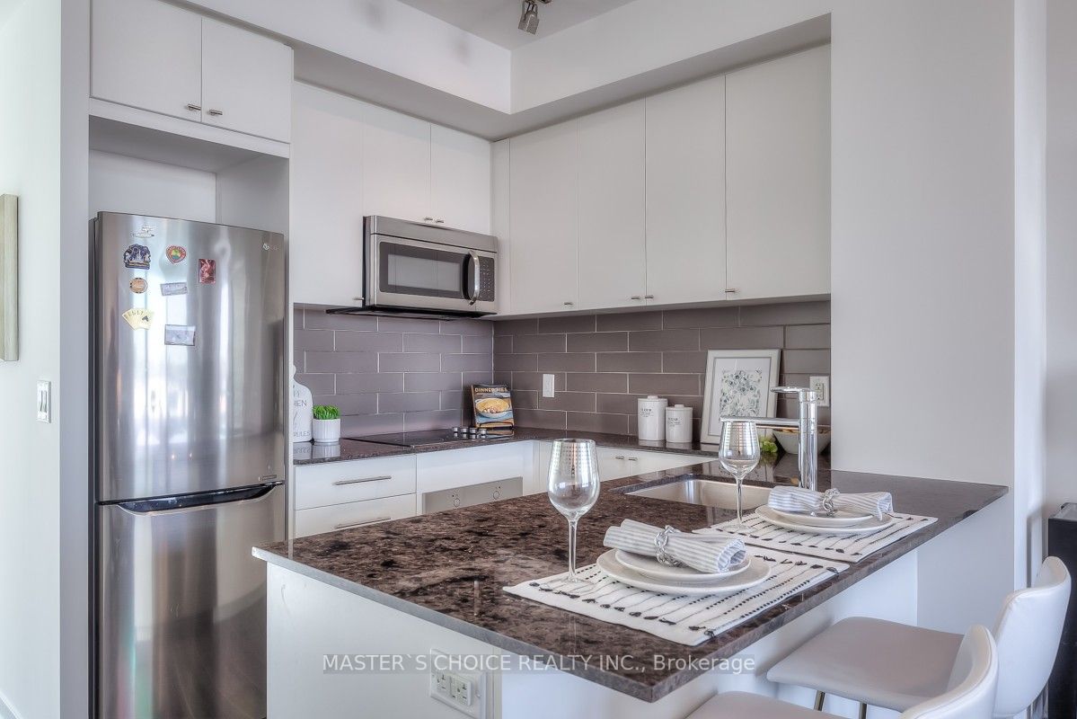 18 Rean Dr, #606