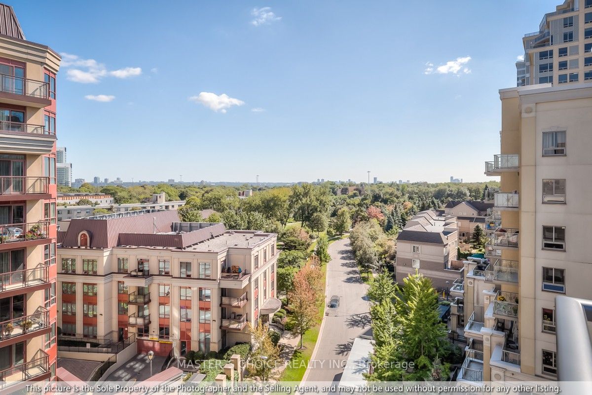 18 Rean Dr, #606