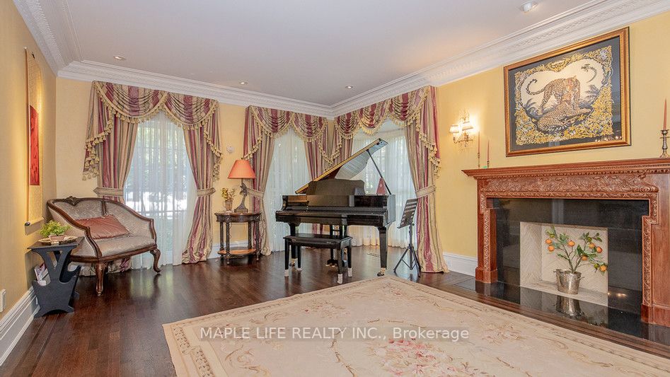 11 Dewbourne Ave