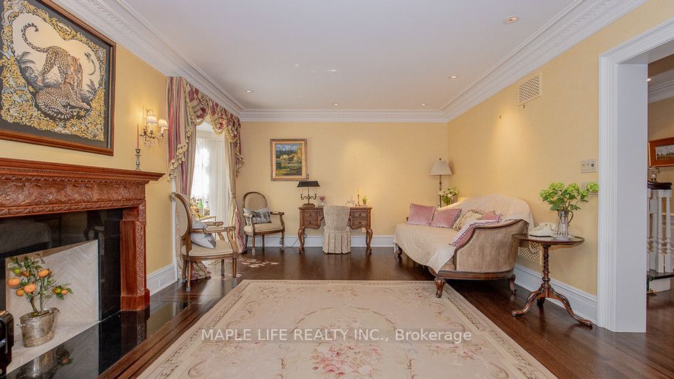 11 Dewbourne Ave