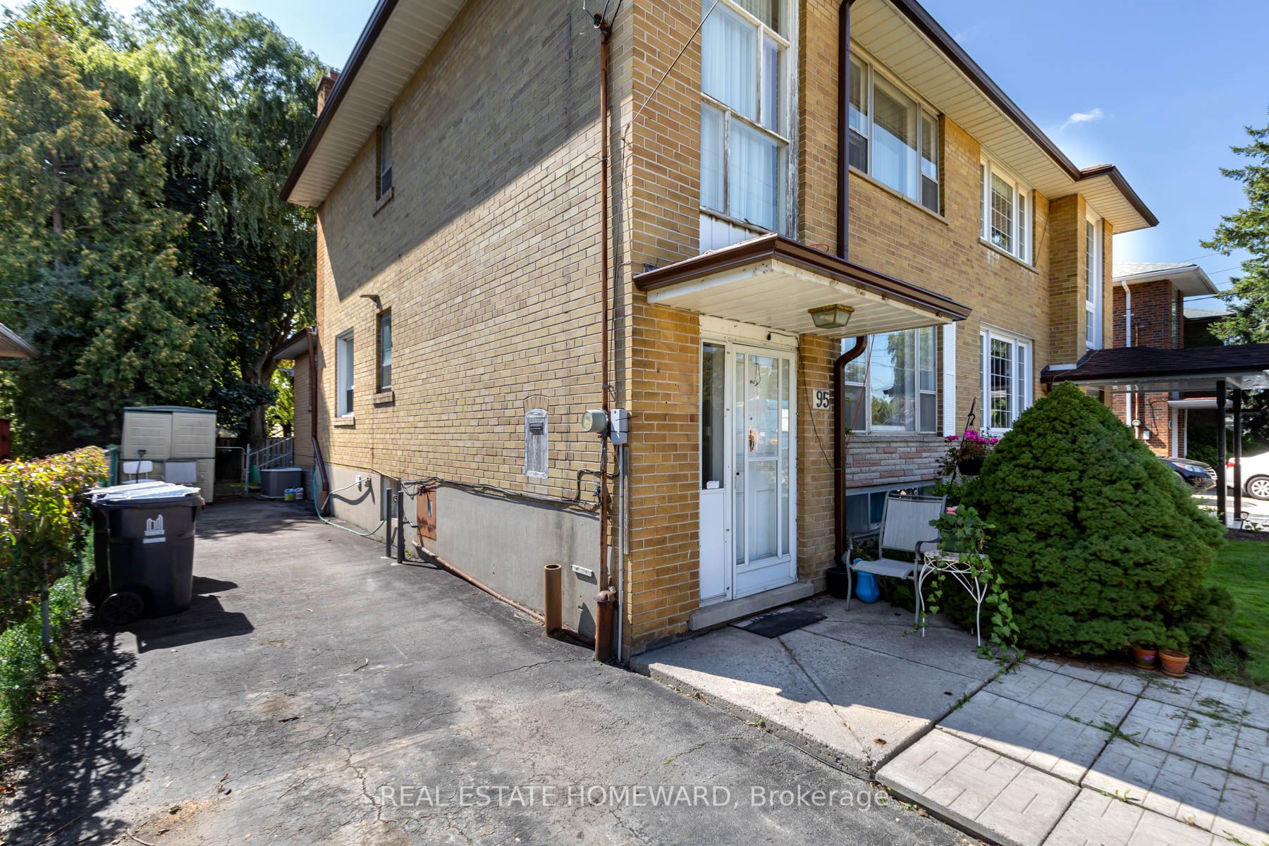 95 Wyndcliff Cres
