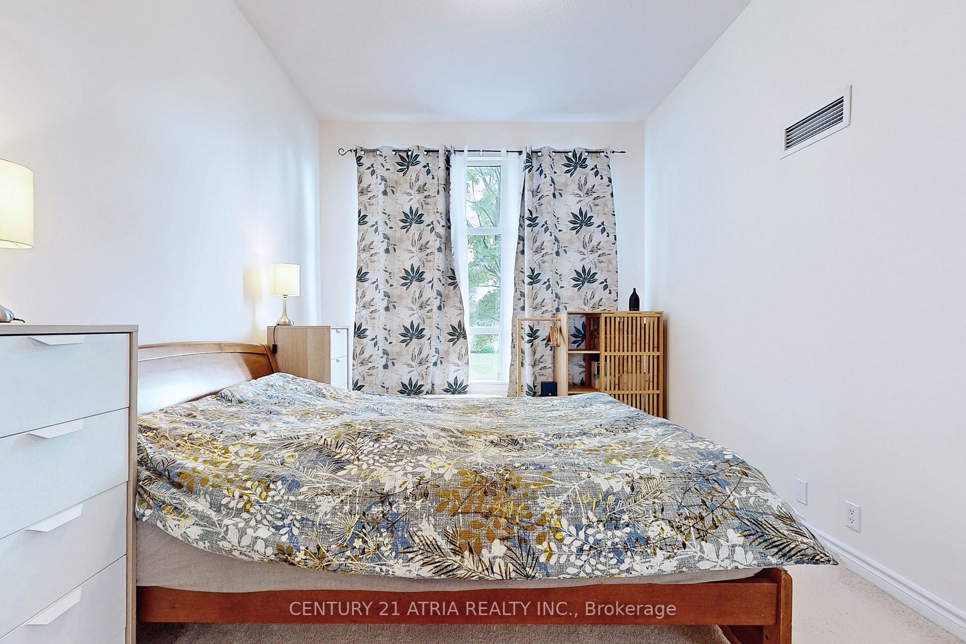 1720 Eglinton Ave E, #105